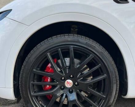 Белый Мазерати Леванте, объемом двигателя 3 л и пробегом 82 тыс. км за 40000 $, фото 19 на Automoto.ua