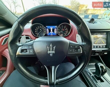 Білий Мазераті Леванте, об'ємом двигуна 2.98 л та пробігом 79 тис. км за 38800 $, фото 129 на Automoto.ua