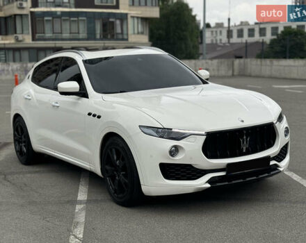 Белый Мазерати Леванте, объемом двигателя 2.98 л и пробегом 97 тыс. км за 32000 $, фото 2 на Automoto.ua