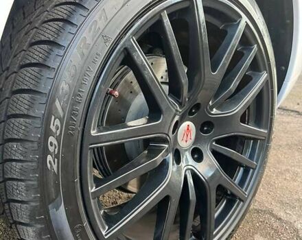 Белый Мазерати Леванте, объемом двигателя 3 л и пробегом 82 тыс. км за 40000 $, фото 70 на Automoto.ua