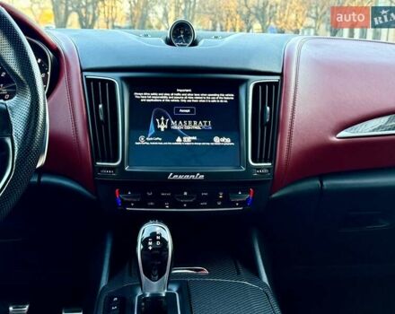 Білий Мазераті Леванте, об'ємом двигуна 2.98 л та пробігом 79 тис. км за 38800 $, фото 99 на Automoto.ua