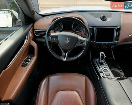 Белый Мазерати Леванте, объемом двигателя 2.98 л и пробегом 88 тыс. км за 29999 $, фото 25 на Automoto.ua