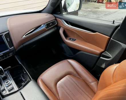 Белый Мазерати Леванте, объемом двигателя 2.98 л и пробегом 88 тыс. км за 29999 $, фото 26 на Automoto.ua