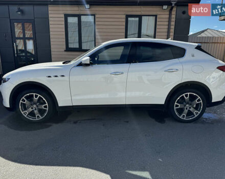 Белый Мазерати Леванте, объемом двигателя 2.98 л и пробегом 88 тыс. км за 29999 $, фото 1 на Automoto.ua