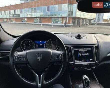 Белый Мазерати Леванте, объемом двигателя 2.98 л и пробегом 111 тыс. км за 44000 $, фото 5 на Automoto.ua