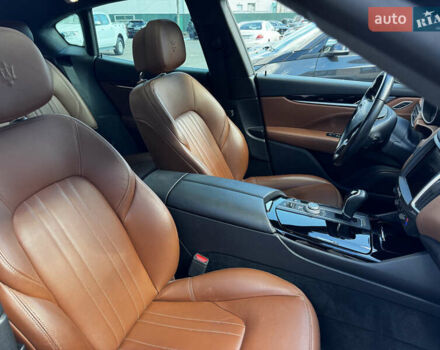 Белый Мазерати Леванте, объемом двигателя 2.98 л и пробегом 88 тыс. км за 29999 $, фото 38 на Automoto.ua