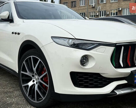 Білий Мазераті Леванте, об'ємом двигуна 2.98 л та пробігом 35 тис. км за 39500 $, фото 6 на Automoto.ua