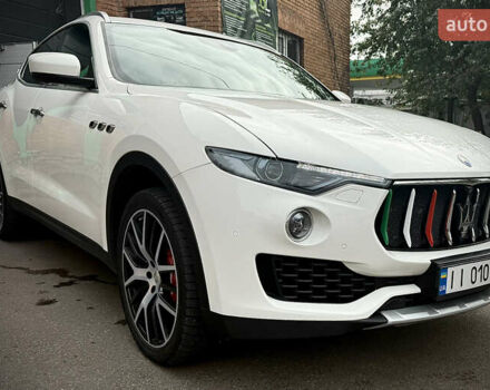 Білий Мазераті Леванте, об'ємом двигуна 2.98 л та пробігом 35 тис. км за 39500 $, фото 4 на Automoto.ua