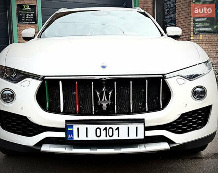 Білий Мазераті Леванте, об'ємом двигуна 2.98 л та пробігом 35 тис. км за 39500 $, фото 7 на Automoto.ua