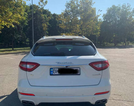 Белый Мазерати Леванте, объемом двигателя 2.99 л и пробегом 49 тыс. км за 35000 $, фото 3 на Automoto.ua