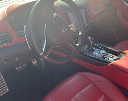 Белый Мазерати Леванте, объемом двигателя 2.99 л и пробегом 49 тыс. км за 35000 $, фото 4 на Automoto.ua