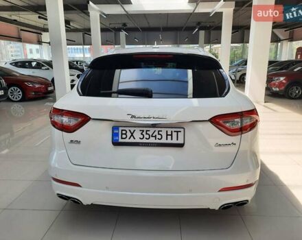 Білий Мазераті Леванте, об'ємом двигуна 2.98 л та пробігом 60 тис. км за 66797 $, фото 5 на Automoto.ua