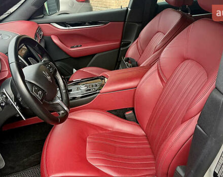 Білий Мазераті Леванте, об'ємом двигуна 2.98 л та пробігом 35 тис. км за 39500 $, фото 9 на Automoto.ua