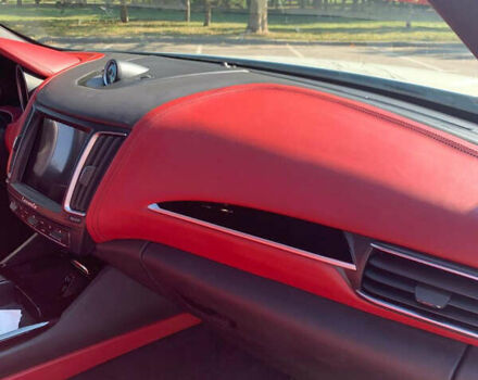 Белый Мазерати Леванте, объемом двигателя 2.99 л и пробегом 49 тыс. км за 35000 $, фото 5 на Automoto.ua