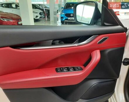 Білий Мазераті Леванте, об'ємом двигуна 2.98 л та пробігом 60 тис. км за 66797 $, фото 13 на Automoto.ua