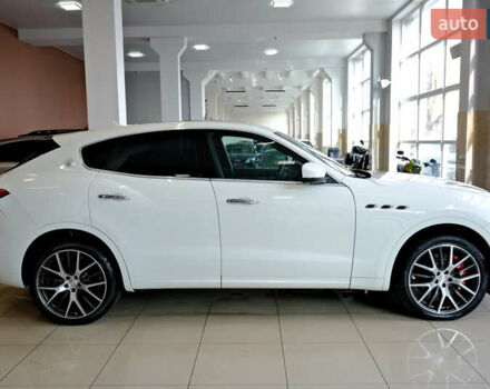 Мазерати Леванте 2019 в Одессе на Automoto.ua Белый Мазерати Леванте, объемом двигателя 3 л и пробегом 68 тыс. км за 34900 $, фото 6 на Automoto.ua