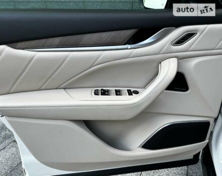 Белый Мазерати Леванте, объемом двигателя 3.8 л и пробегом 55 тыс. км за 65000 $, фото 15 на Automoto.ua