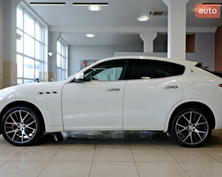 Мазерати Леванте 2019 в Одессе на Automoto.ua Белый Мазерати Леванте, объемом двигателя 3 л и пробегом 68 тыс. км за 34900 $, фото 5 на Automoto.ua