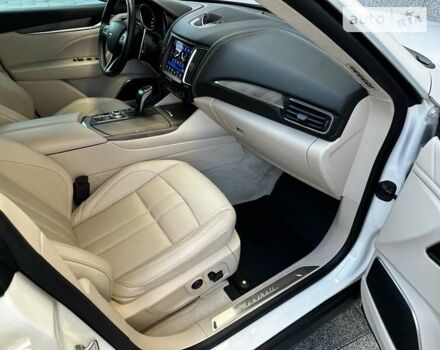 Белый Мазерати Леванте, объемом двигателя 3.8 л и пробегом 55 тыс. км за 65000 $, фото 26 на Automoto.ua