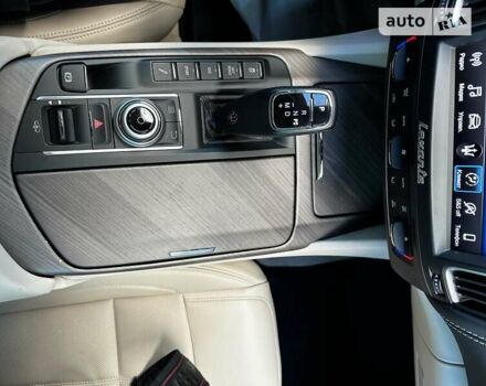 Белый Мазерати Леванте, объемом двигателя 3.8 л и пробегом 55 тыс. км за 65000 $, фото 31 на Automoto.ua