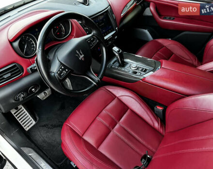 Белый Мазерати Леванте, объемом двигателя 3.8 л и пробегом 66 тыс. км за 63000 $, фото 14 на Automoto.ua