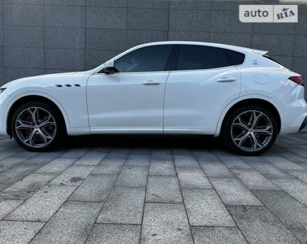 Белый Мазерати Леванте, объемом двигателя 3.8 л и пробегом 55 тыс. км за 65000 $, фото 7 на Automoto.ua