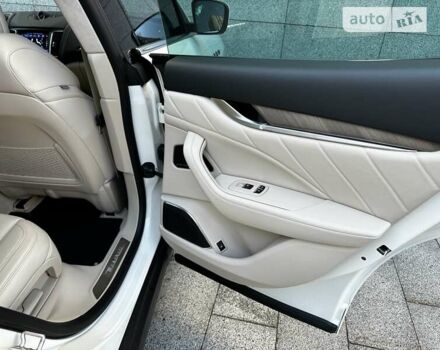 Белый Мазерати Леванте, объемом двигателя 3.8 л и пробегом 55 тыс. км за 65000 $, фото 25 на Automoto.ua