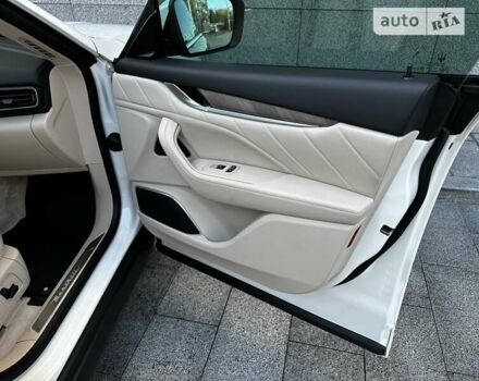 Белый Мазерати Леванте, объемом двигателя 3.8 л и пробегом 55 тыс. км за 65000 $, фото 28 на Automoto.ua