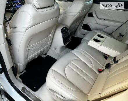 Белый Мазерати Леванте, объемом двигателя 3.8 л и пробегом 55 тыс. км за 65000 $, фото 21 на Automoto.ua
