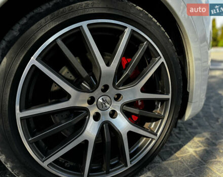 Белый Мазерати Леванте, объемом двигателя 3.8 л и пробегом 66 тыс. км за 63000 $, фото 5 на Automoto.ua