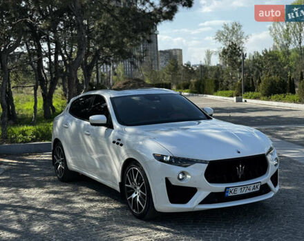 Белый Мазерати Леванте, объемом двигателя 3.8 л и пробегом 66 тыс. км за 63000 $, фото 3 на Automoto.ua