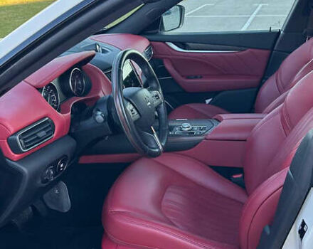 Белый Мазерати Леванте, объемом двигателя 2 л и пробегом 45 тыс. км за 51000 $, фото 17 на Automoto.ua