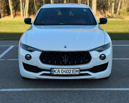 Белый Мазерати Леванте, объемом двигателя 2 л и пробегом 45 тыс. км за 51000 $, фото 1 на Automoto.ua