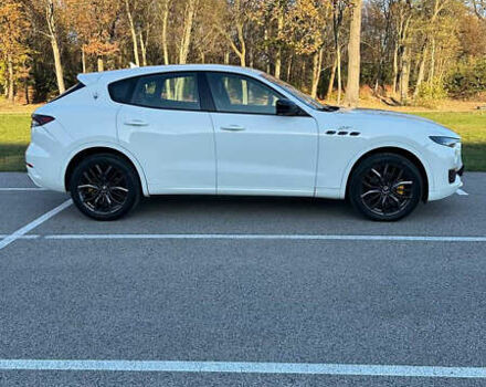 Белый Мазерати Леванте, объемом двигателя 2 л и пробегом 45 тыс. км за 51000 $, фото 6 на Automoto.ua