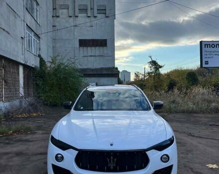 Белый Мазерати Леванте, объемом двигателя 3 л и пробегом 82 тыс. км за 40000 $, фото 1 на Automoto.ua