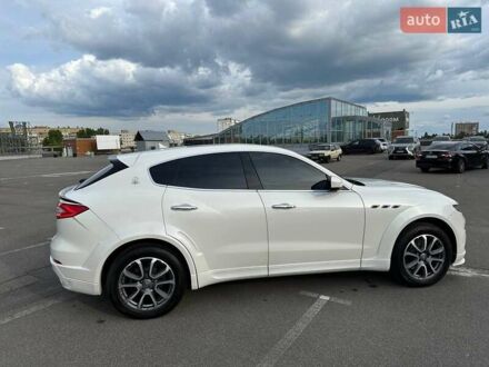 Мазерати Леванте 2017 в Киеве на Automoto.ua Белый Мазерати Леванте, объемом двигателя 2.98 л и пробегом 111 тыс. км за 44000 $, фото 1 на Automoto.ua
