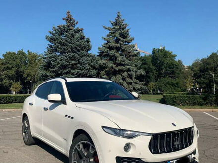 Белый Мазерати Леванте, объемом двигателя 2.99 л и пробегом 49 тыс. км за 35000 $, фото 1 на Automoto.ua