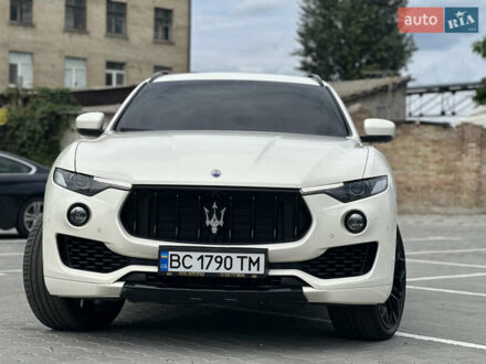 Мазерати Леванте 2018 в Киеве на Automoto.ua Белый Мазерати Леванте, объемом двигателя 2.98 л и пробегом 80 тыс. км за 35000 $, фото 1 на Automoto.ua