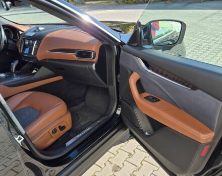 Чорний Мазераті Леванте, об'ємом двигуна 3 л та пробігом 116 тис. км за 47000 $, фото 3 на Automoto.ua