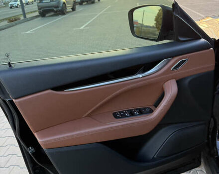 Черный Мазерати Леванте, объемом двигателя 2.98 л и пробегом 48 тыс. км за 38000 $, фото 29 на Automoto.ua