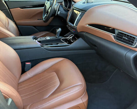 Черный Мазерати Леванте, объемом двигателя 2.98 л и пробегом 48 тыс. км за 38000 $, фото 34 на Automoto.ua