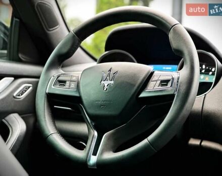 Черный Мазерати Леванте, объемом двигателя 3 л и пробегом 103 тыс. км за 36500 $, фото 39 на Automoto.ua