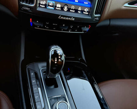 Черный Мазерати Леванте, объемом двигателя 2.98 л и пробегом 48 тыс. км за 38000 $, фото 3 на Automoto.ua