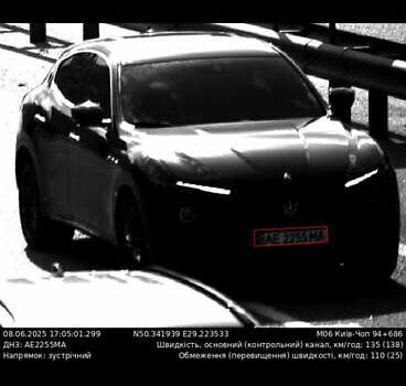 Черный Мазерати Леванте, объемом двигателя 2.98 л и пробегом 45 тыс. км за 65000 $, фото 26 на Automoto.ua