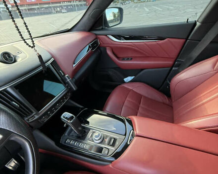 Черный Мазерати Леванте, объемом двигателя 2.98 л и пробегом 45 тыс. км за 65000 $, фото 39 на Automoto.ua