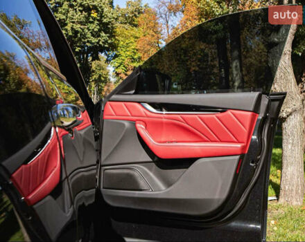 Черный Мазерати Леванте, объемом двигателя 3 л и пробегом 45 тыс. км за 54999 $, фото 26 на Automoto.ua