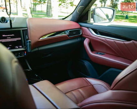 Черный Мазерати Леванте, объемом двигателя 3 л и пробегом 45 тыс. км за 54999 $, фото 24 на Automoto.ua