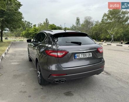 Сірий Мазераті Леванте, об'ємом двигуна 2.98 л та пробігом 65 тис. км за 31500 $, фото 7 на Automoto.ua
