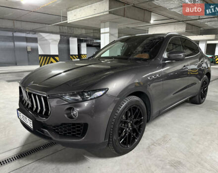 Сірий Мазераті Леванте, об'ємом двигуна 3 л та пробігом 100 тис. км за 31000 $, фото 3 на Automoto.ua