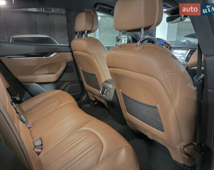 Сірий Мазераті Леванте, об'ємом двигуна 3 л та пробігом 100 тис. км за 31000 $, фото 32 на Automoto.ua